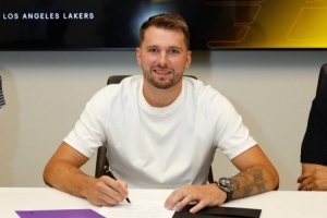 开云体育入口-东契奇更推：非常激动能继续帮LA争冠 达成续约仅仅是个开始