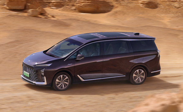 开云体育下载-全新别克GL8陆尊正式上市 售价33.99万元至39.99万元