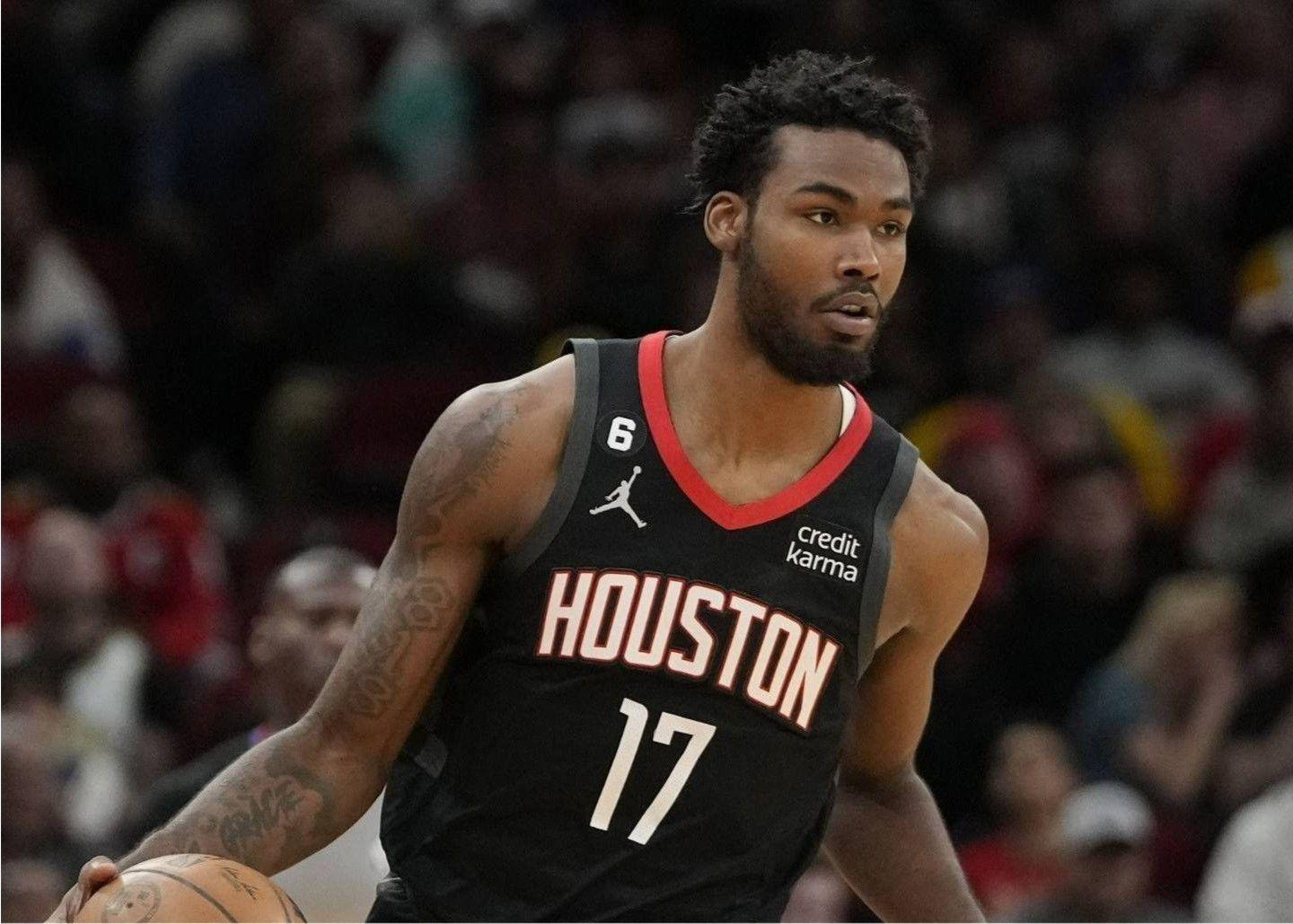 队记：火箭与伊森正在积极沟通续约合同，希望能尽快达成协议